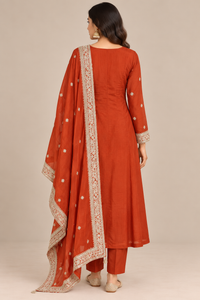 R46438 back pose