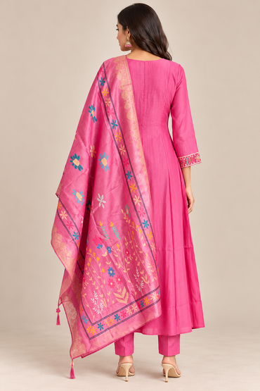 R46964 back pose